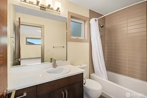 2619 Warren Avenue N Seattle WA 98109