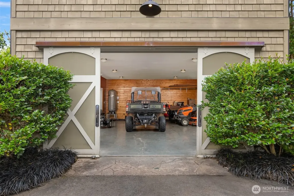 7195 NE High School Road Bainbridge Island WA 98110