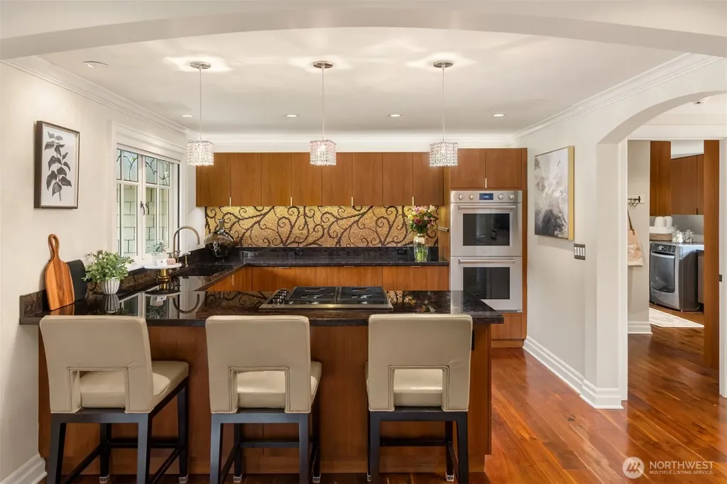 7195 NE High School Road Bainbridge Island WA 98110