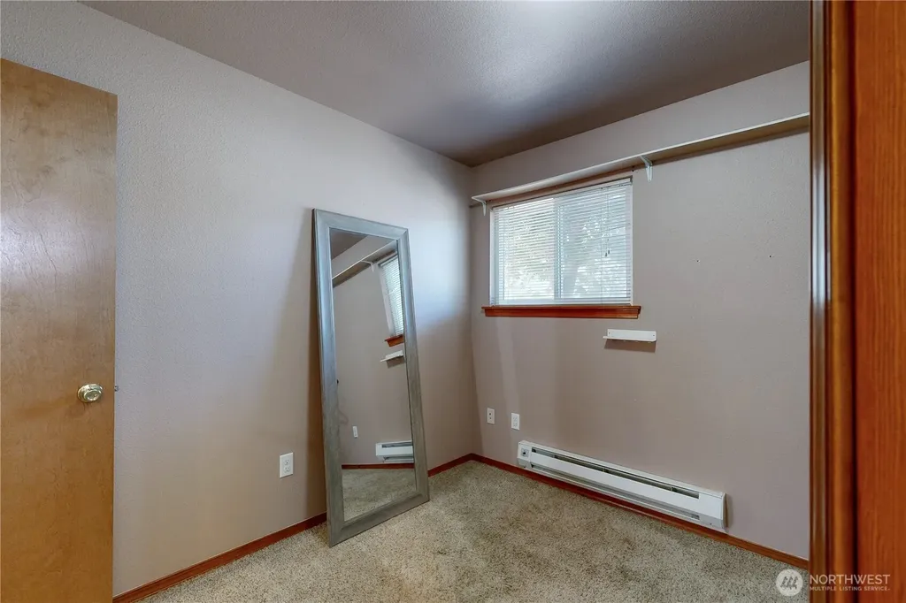 735 NE Spitzenburg Street College Place WA 99324