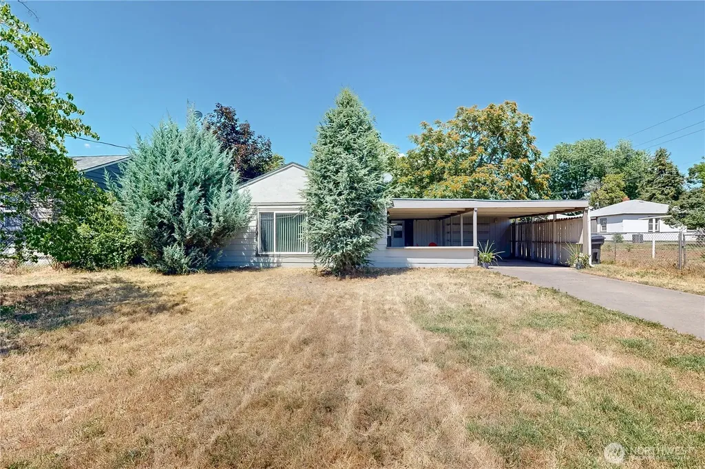 735 NE Spitzenburg Street College Place WA 99324
