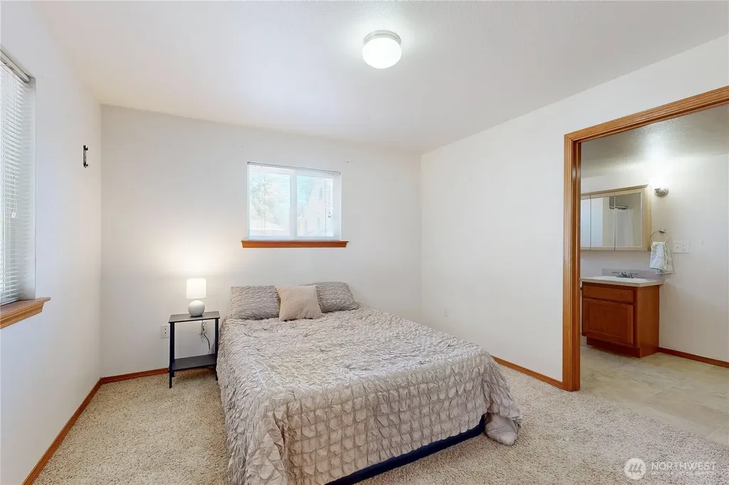 735 NE Spitzenburg Street College Place WA 99324