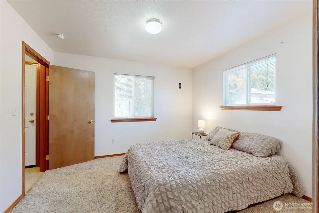 735 NE Spitzenburg Street College Place WA 99324