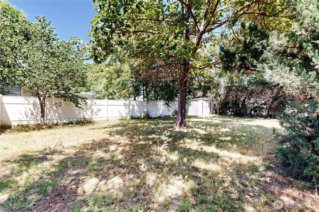 735 NE Spitzenburg Street College Place WA 99324
