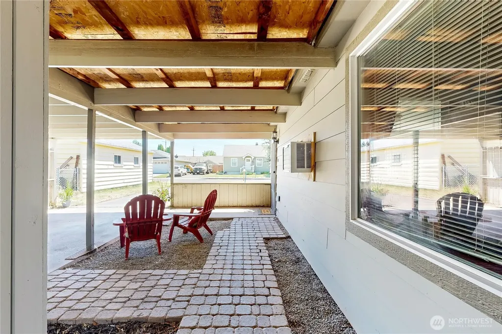 735 NE Spitzenburg Street College Place WA 99324