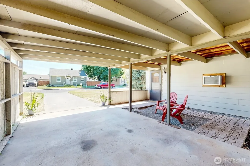 735 NE Spitzenburg Street College Place WA 99324