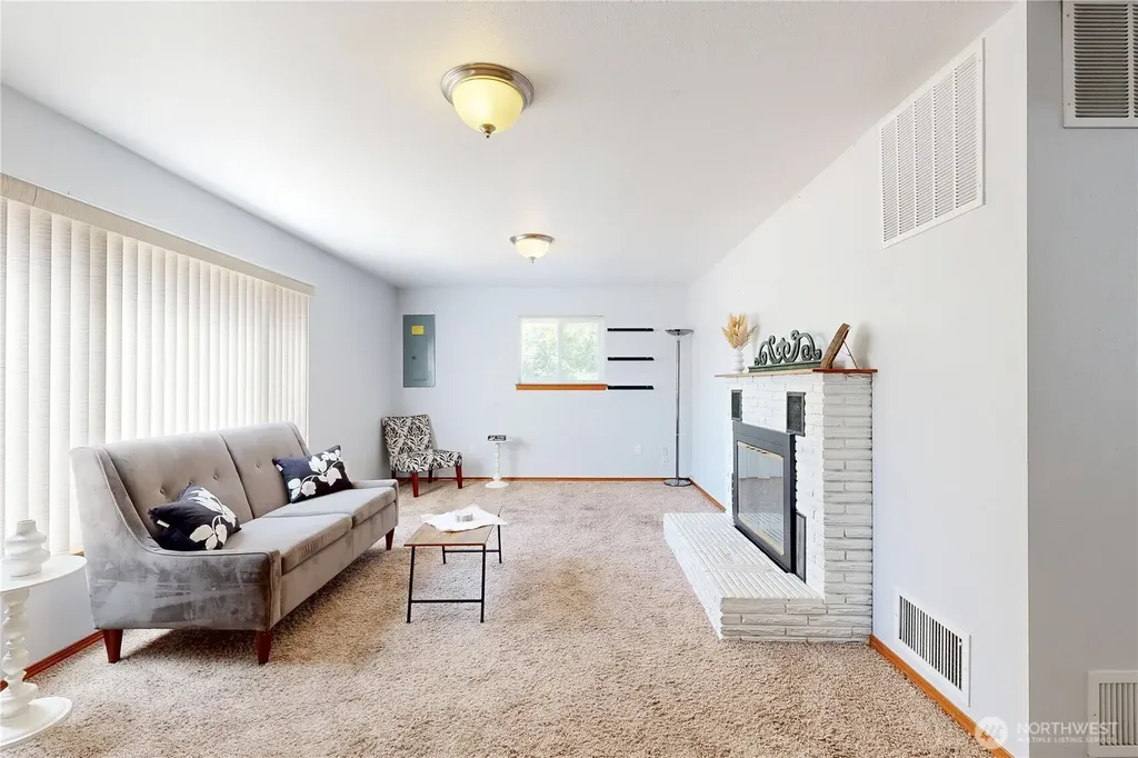 735 NE Spitzenburg Street College Place WA 99324