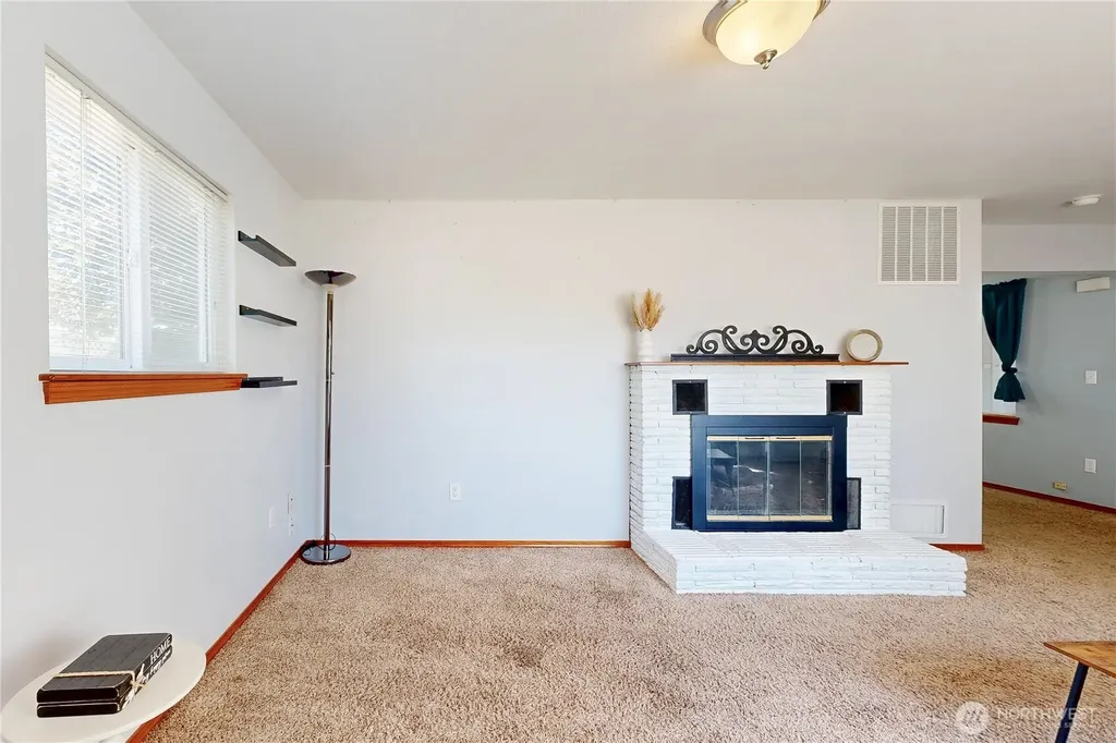 735 NE Spitzenburg Street College Place WA 99324