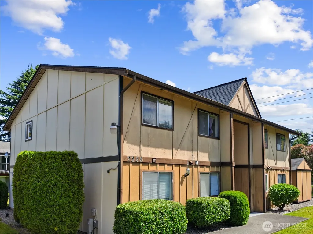 7525 10th Avenue Ct E Tacoma WA 98404