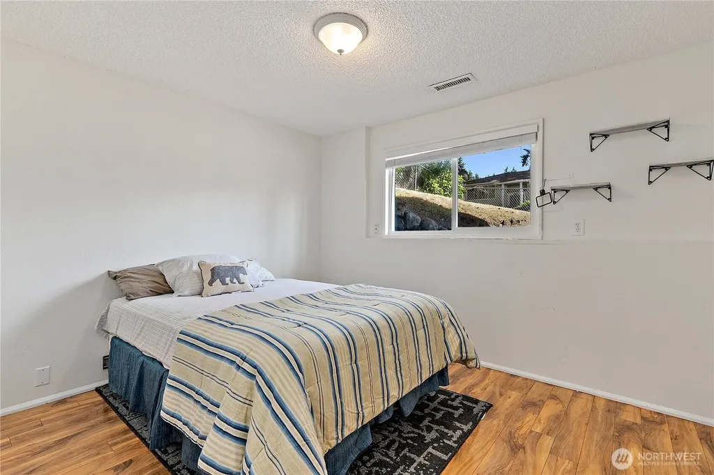 2015 E 57th Street Tacoma WA 98404