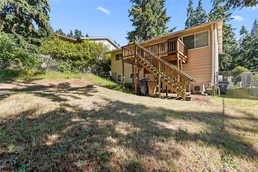 2015 E 57th Street Tacoma WA 98404