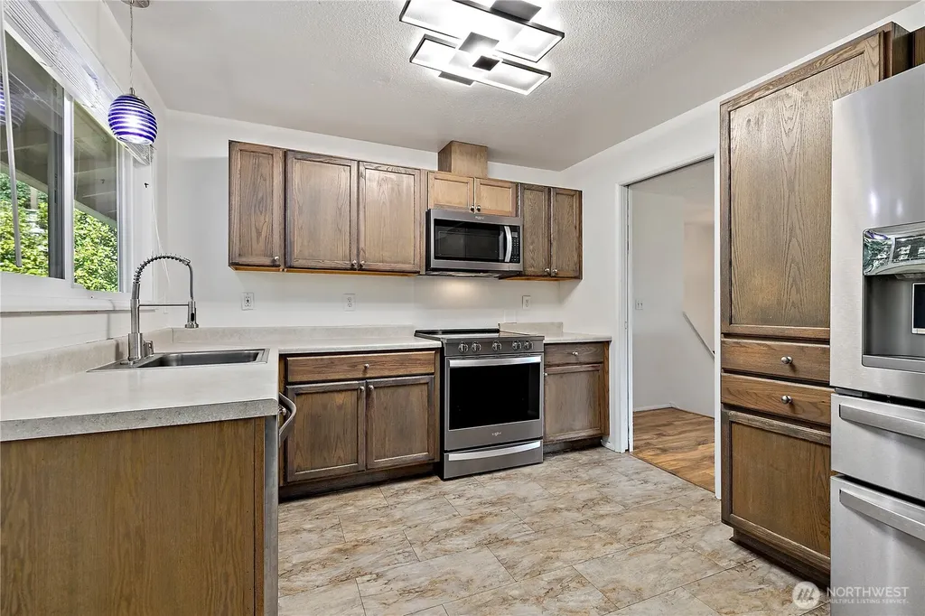 2015 E 57th Street Tacoma WA 98404
