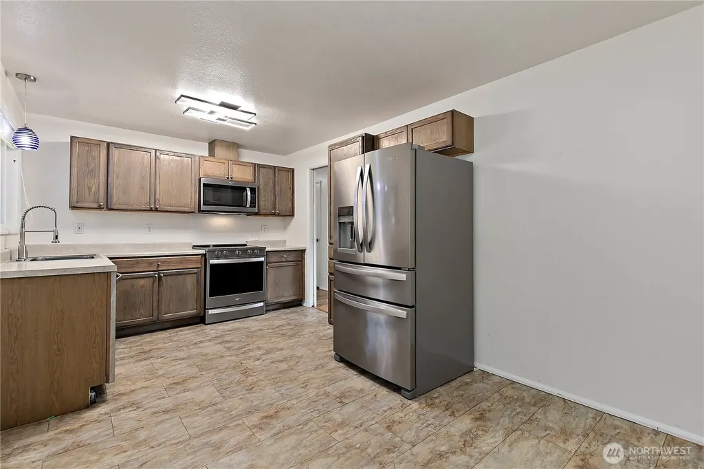 2015 E 57th Street Tacoma WA 98404