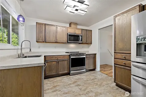 2015 E 57th Street Tacoma WA 98404