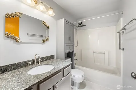 427 S 32nd Place Mount Vernon WA 98274