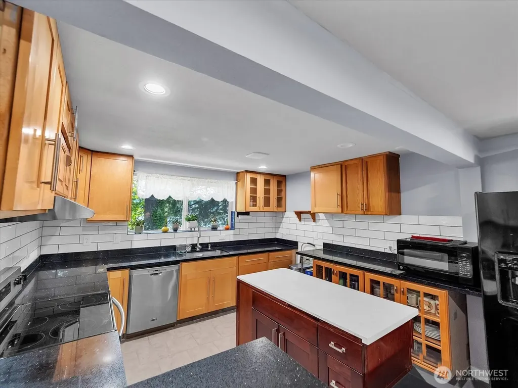 1302 SW Bay Street Port Orchard WA 98366