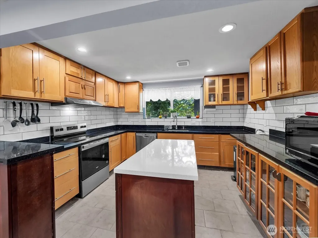 1302 SW Bay Street Port Orchard WA 98366