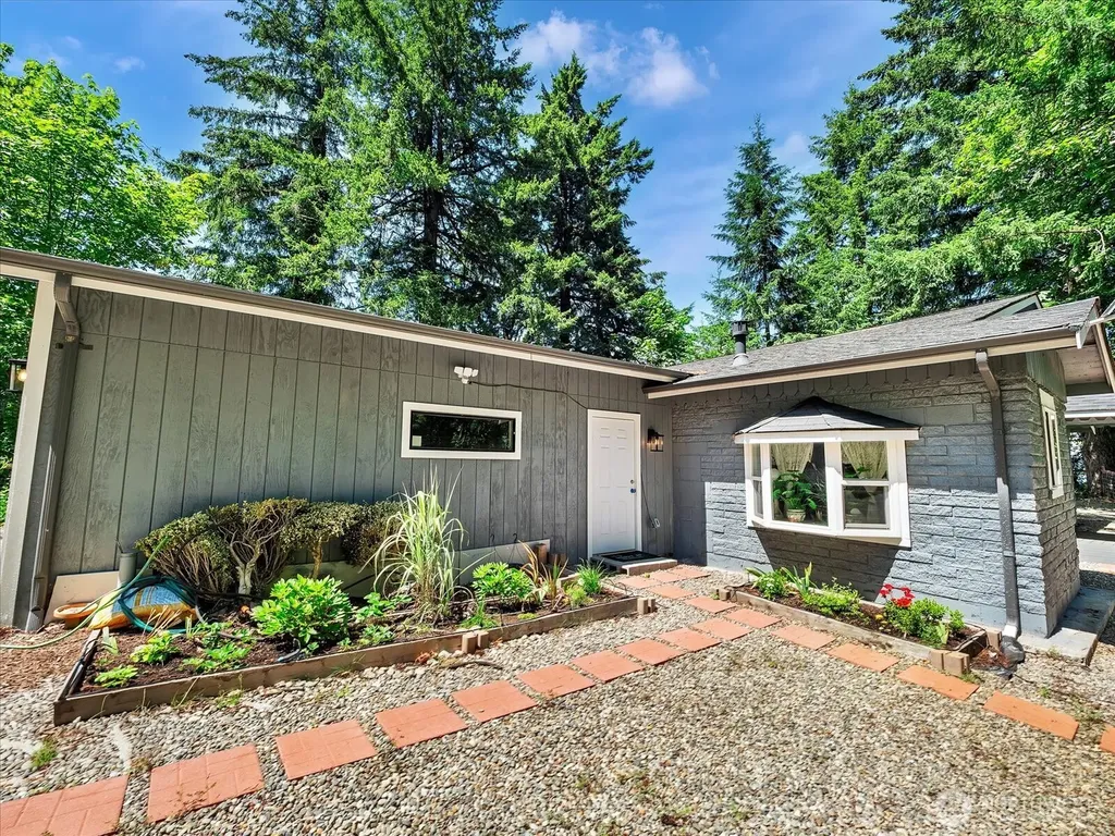 1302 SW Bay Street Port Orchard WA 98366