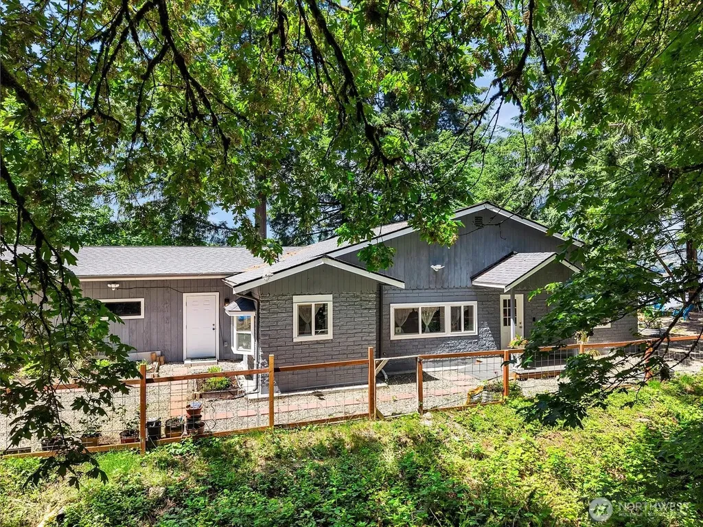1302 SW Bay Street Port Orchard WA 98366
