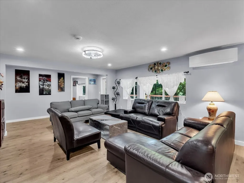 1302 SW Bay Street Port Orchard WA 98366