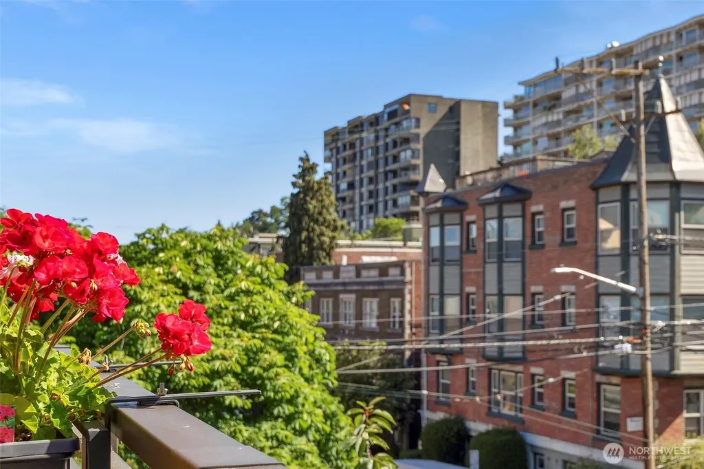 435 Summit Avenue E Seattle WA 98102