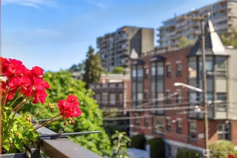 435 Summit Avenue E Seattle WA 98102