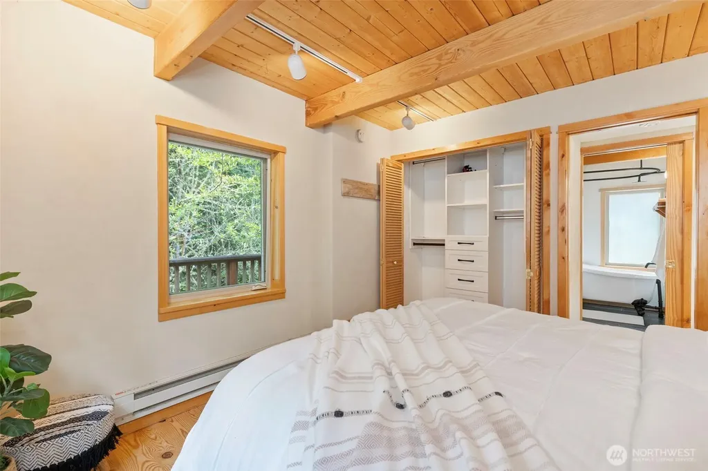 73 Middlepoint Road Port Townsend WA 98368