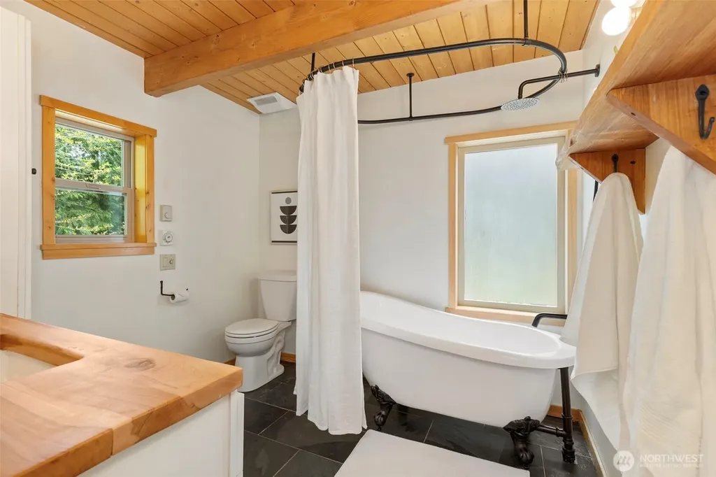 73 Middlepoint Road Port Townsend WA 98368