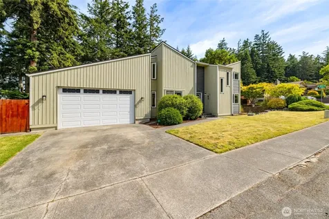 1678 NE Sumner Drive Oak Harbor WA 98277