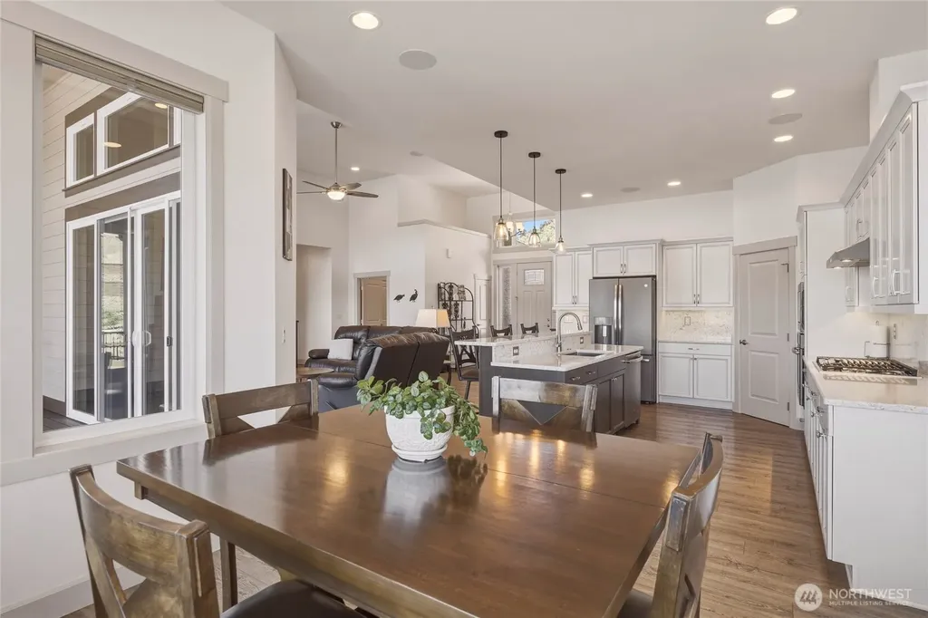 229 Apple Avenue Chelan WA 98816