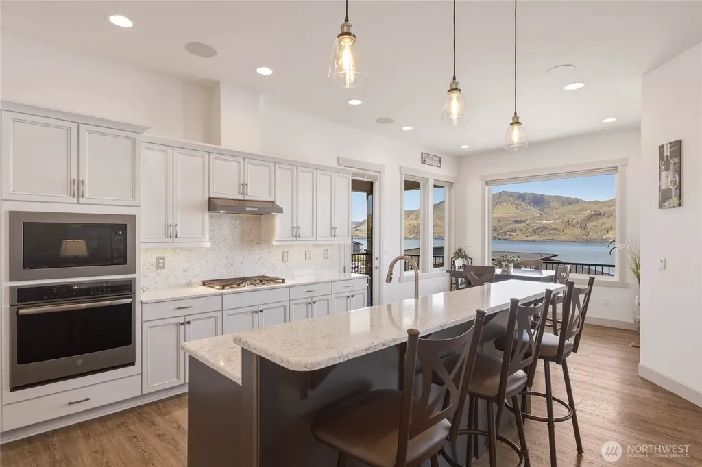 229 Apple Avenue Chelan WA 98816