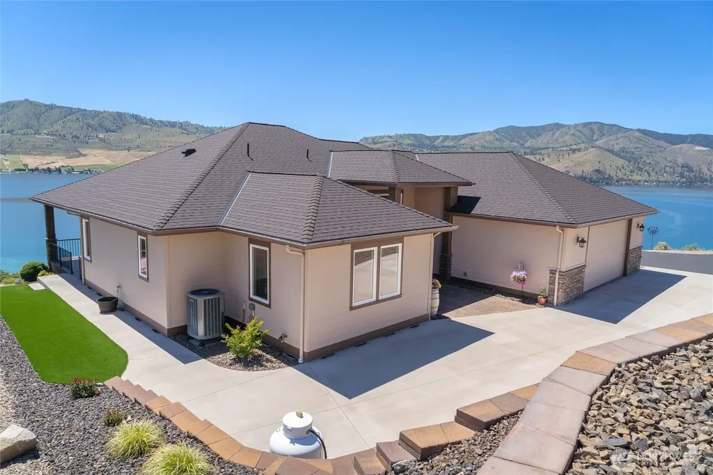 229 Apple Avenue Chelan WA 98816