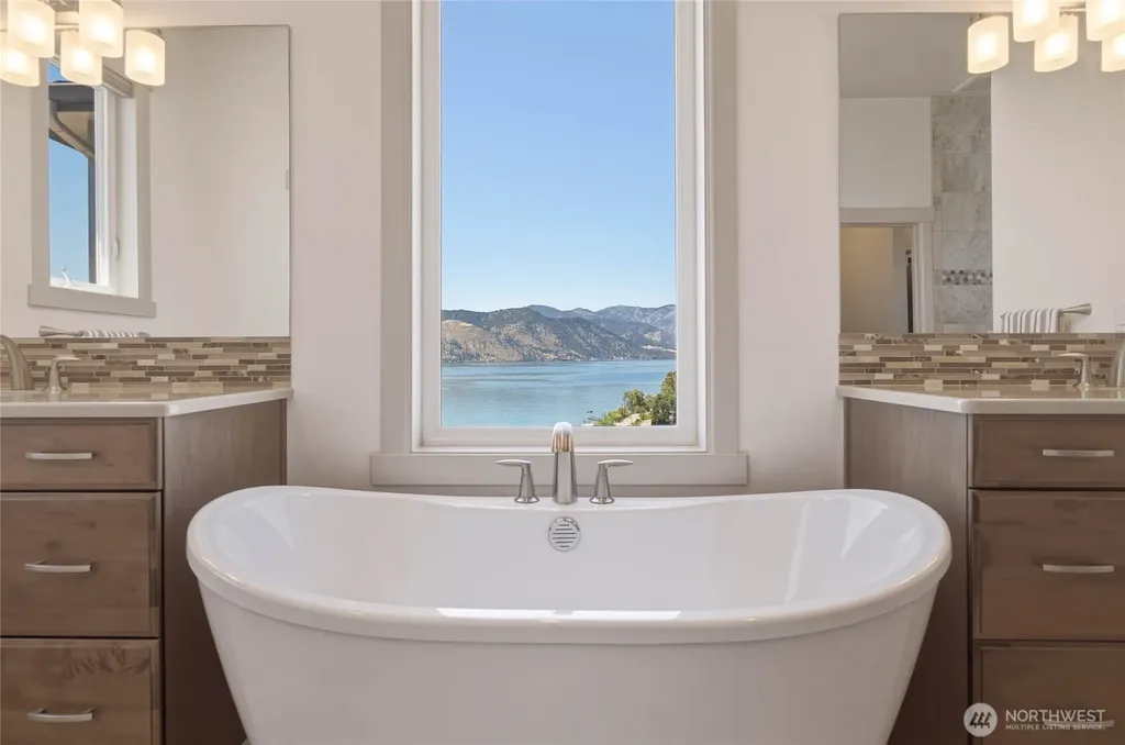 229 Apple Avenue Chelan WA 98816