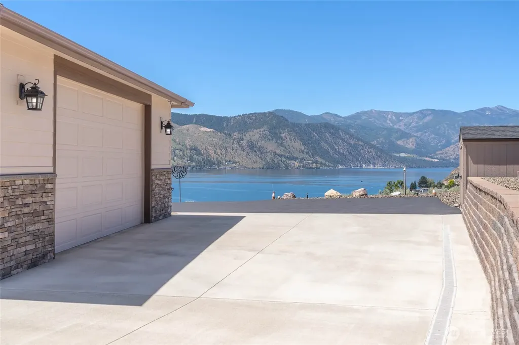229 Apple Avenue Chelan WA 98816
