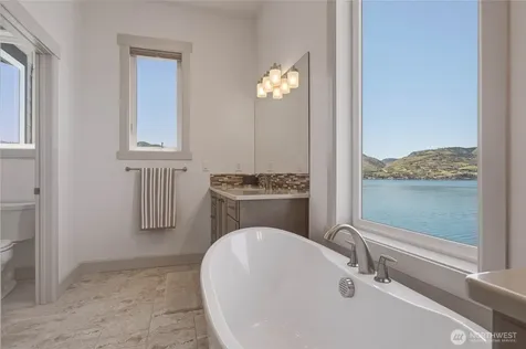 229 Apple Avenue Chelan WA 98816