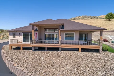 229 Apple Avenue Chelan WA 98816