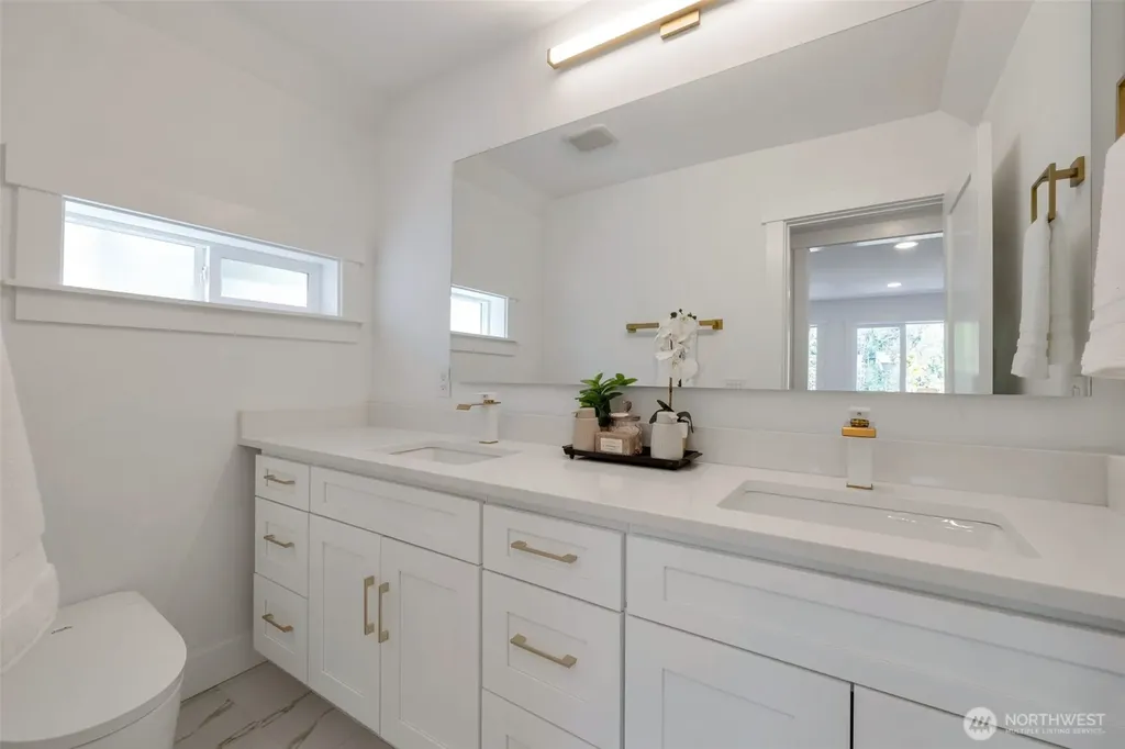 5109 S Willow Street Seattle WA 98118