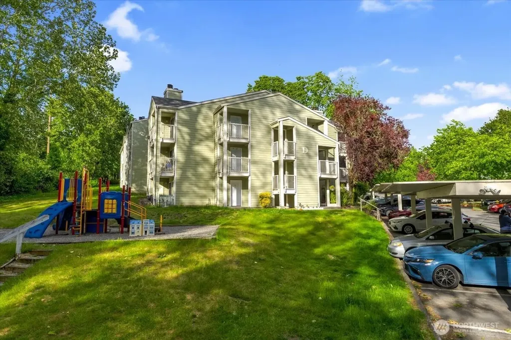 975 Abeerdeen Avenue NE Renton WA 98056
