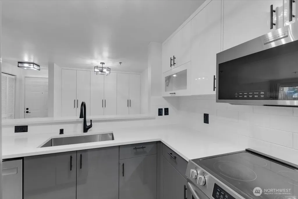 975 Abeerdeen Avenue NE Renton WA 98056