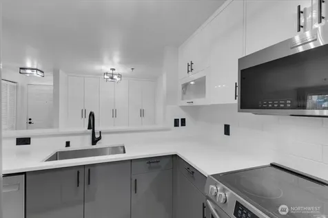 975 Abeerdeen Avenue NE Renton WA 98056