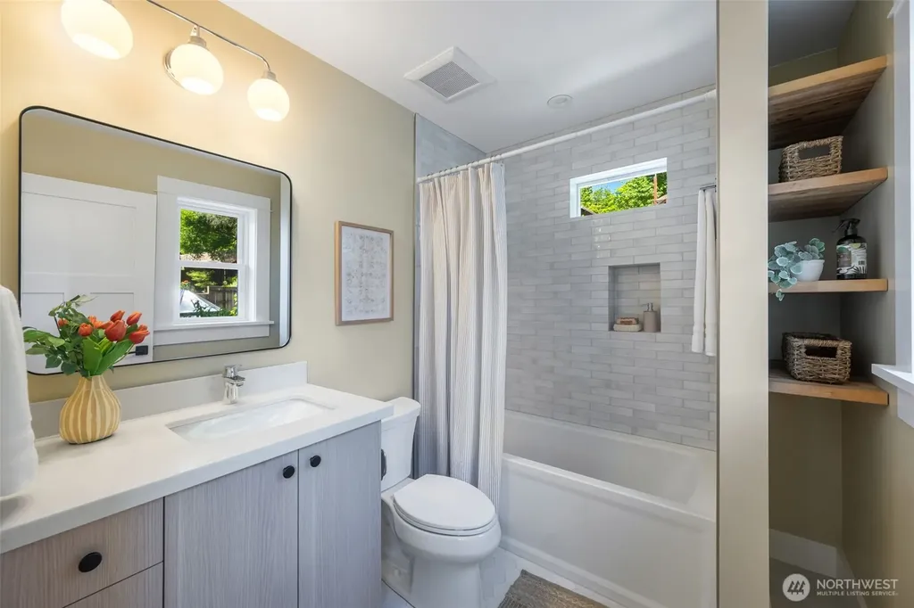 1822 31st Avenue Seattle WA 98122