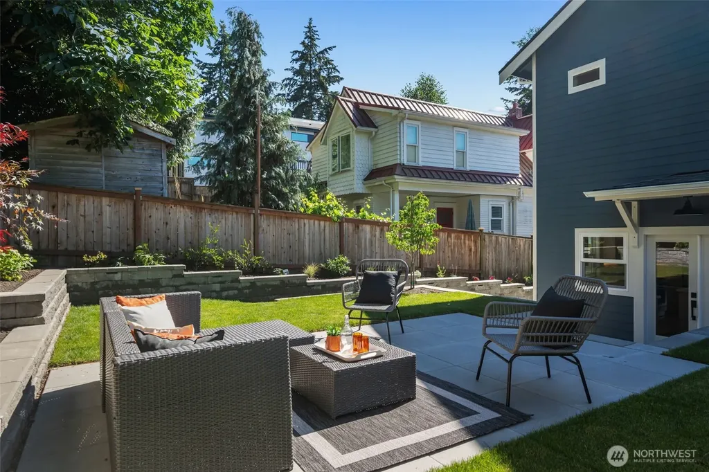 1822 31st Avenue Seattle WA 98122