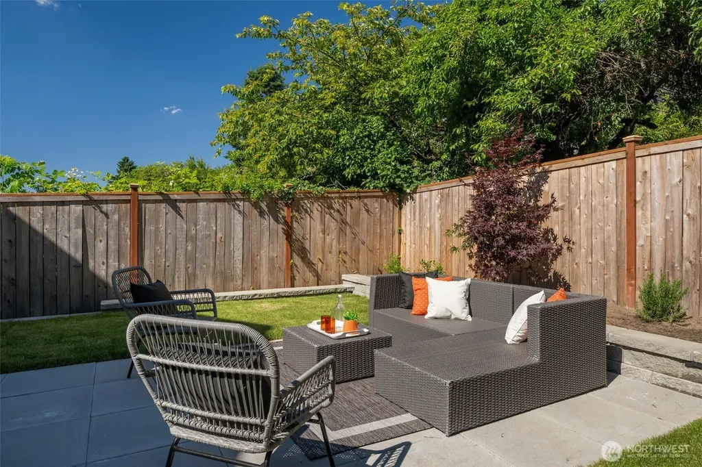 1822 31st Avenue Seattle WA 98122