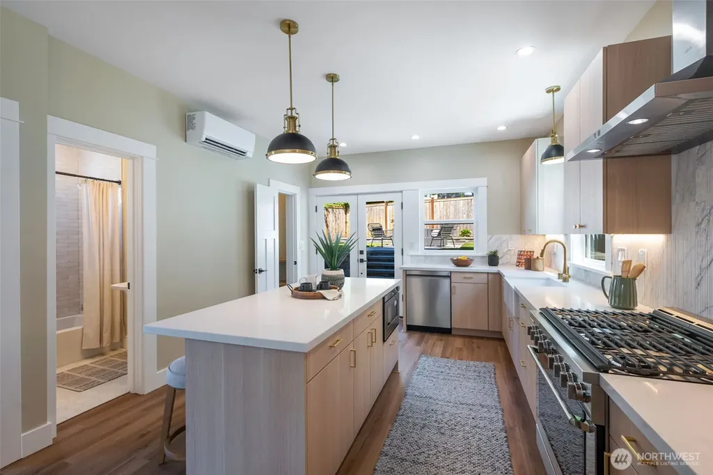1822 31st Avenue Seattle WA 98122