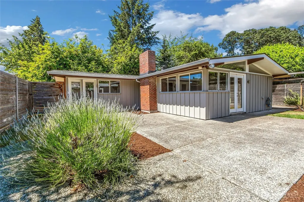 7801 Leschi Road SW Lakewood WA 98498