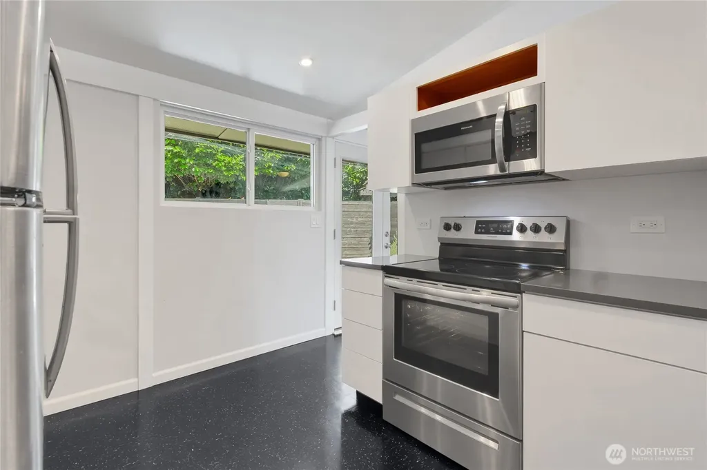7801 Leschi Road SW Lakewood WA 98498