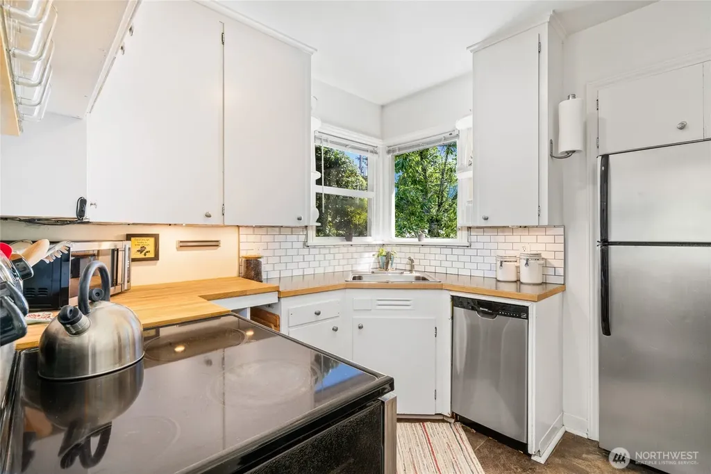 8526 17th Avenue NE Seattle WA 98115