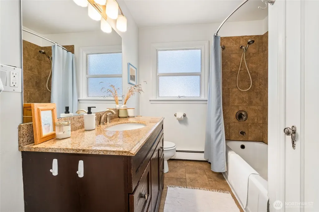8526 17th Avenue NE Seattle WA 98115