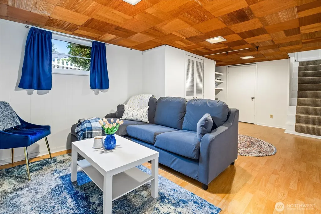 8526 17th Avenue NE Seattle WA 98115