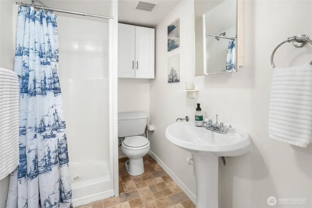 8526 17th Avenue NE Seattle WA 98115